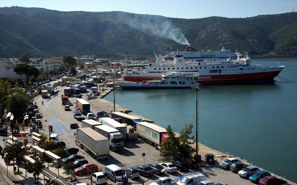 Σύλληψη πέντε ατόμων στο λιμάνι Ηγουμενίτσας για πλαστά και ξένα ταξιδιωτικά έγγραφα