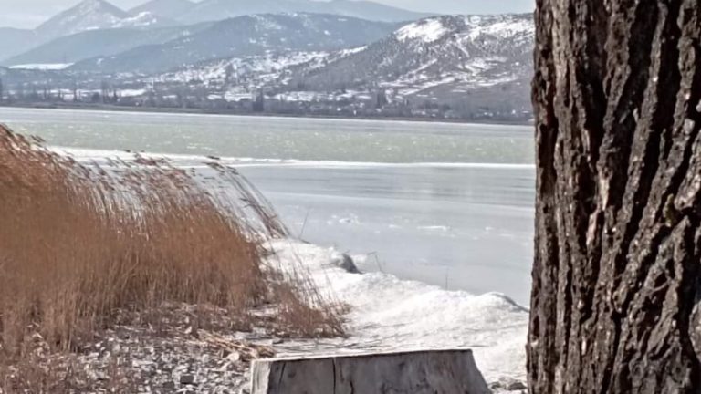 Φλώρινα: Πάγωσε ο Σακουλέβας και η λίμνη Πετρών στο Αμύνταιο