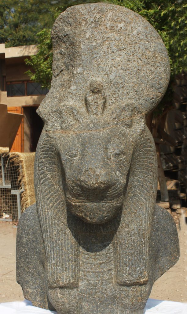 Αίγυπτος: Δύο βασιλικά αγάλματα ανακαλύφθηκαν στο Λούξορ