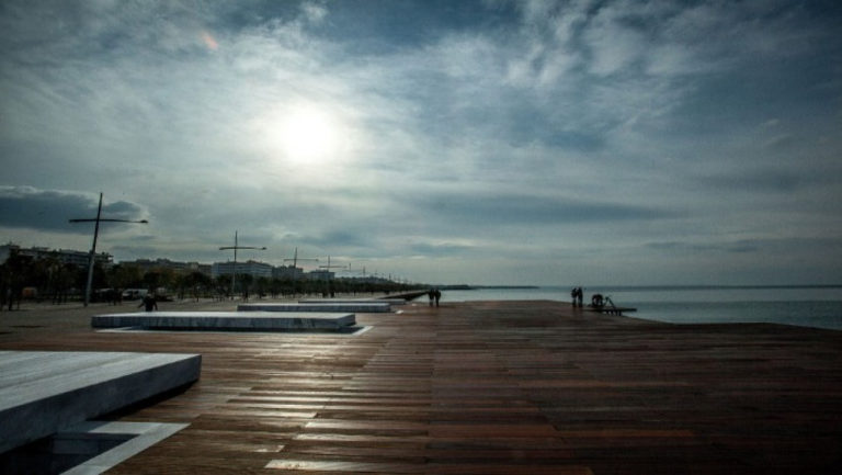 Θεσσαλονίκη: Αρχιτεκτονικός διαγωνισμός ιδεών για το ξύλινο ντεκ της παλιάς παραλίας