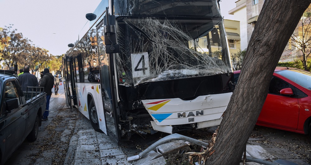 Θεσσαλονίκη: Η ανακοίνωση του ΟΑΣΘ για τα τροχαία – «Ανθρώπινο λάθος»