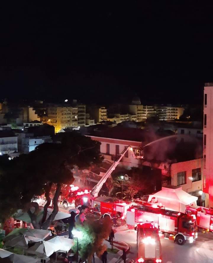 Πυρκαγιά κατέστρεψε ολοσχερώς επιχείρηση εστίασης στην Πάτρα (video)