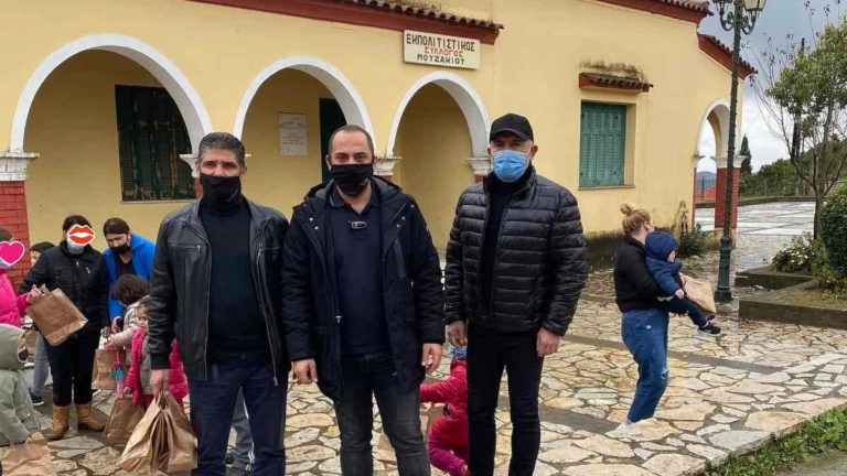 Δήμος Πύργου: Παιχνίδια και γλυκά στα παιδιά των ορεινών και πυρόπληκτων περιοχών