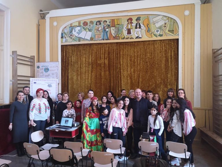 Ηλεία: Βιβλία για το Σχολείο “Νίκος Καζαντζάκης” της Ρoυμανίας