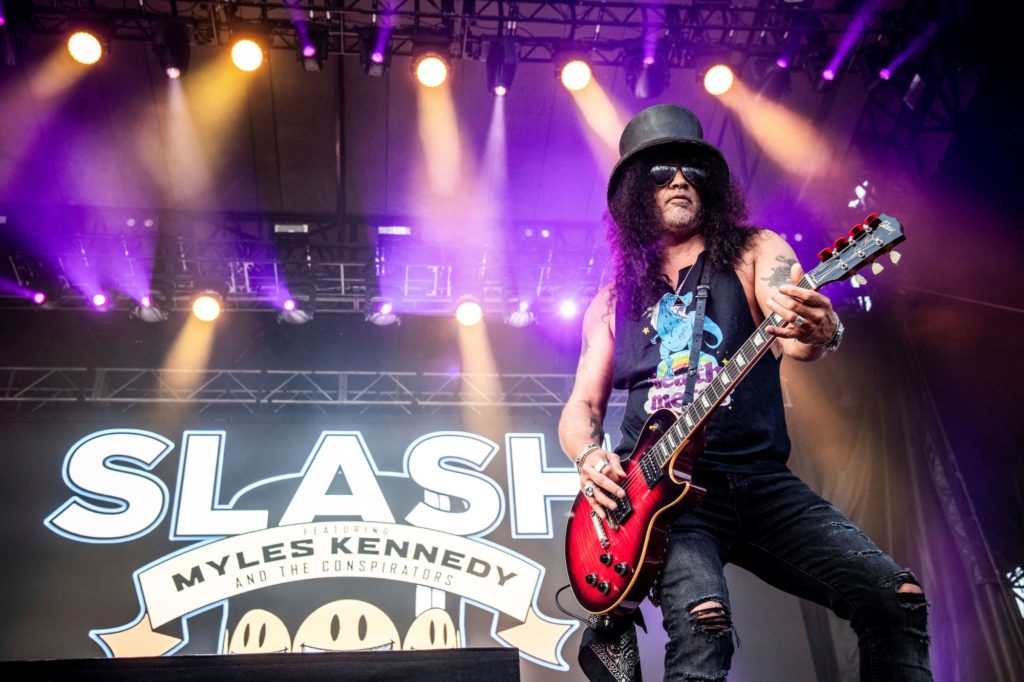 Slash: Κυκλοφόρησε το single του “Call Off the Dogs” από το επερχόμενο άλμπουμ “4”