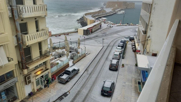 Κρήτη: Ισχυρή χιονόπτωση κλείνει δρόμους στα ορεινά και ημιορεινά – Χιόνι και στο κέντρο του Ηρακλείου (βίντεο)
