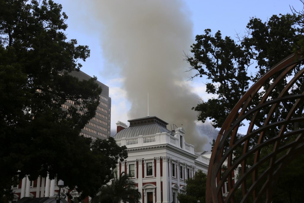 Τέθηκε υπό έλεγχο η Πυρκαγιά στο κτήριο του Κοινοβουλίου στη Νότια Αφρική