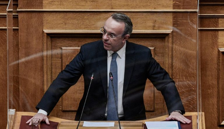 Χρ. Σταϊκούρας: Μέτρα στήριξης 3,7 δισ. ευρώ το 2022 – «Εγκλωβισμένος σε αυταπάτη» ο κ. Τσίπρας