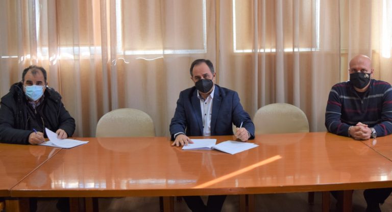 Υπογράφτηκε η σύμβαση για την αίθουσα πολλαπλών χρήσεων του Μουσικού Σχολείου Καρδίτσας