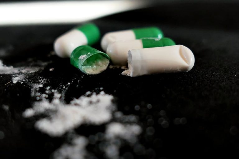 Το χάπι του βιασμού δεν είναι μόνο ένα σκεύασμα – Δεν υπάρχει αντίδοτο λέει καθηγήτρια φαρμακολογίας (video)