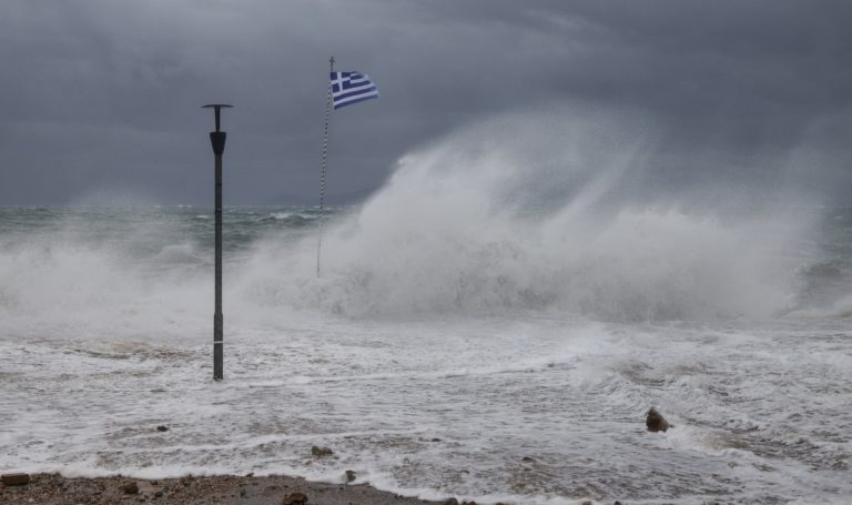 Προβλήματα στην Σκόπελο από τους ανέμους που έφτασαν τα 10 μποφόρ