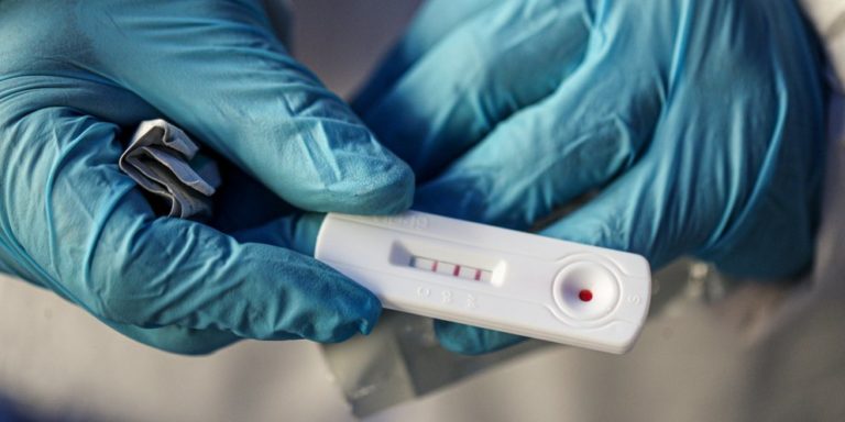 Ηλεία: Στην ουρά για ένα rapid test