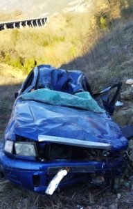 Ιωάννινα: Έπεσαν με αυτοκίνητο σε χαράδρα 60 μέτρων αλλά σώθηκαν