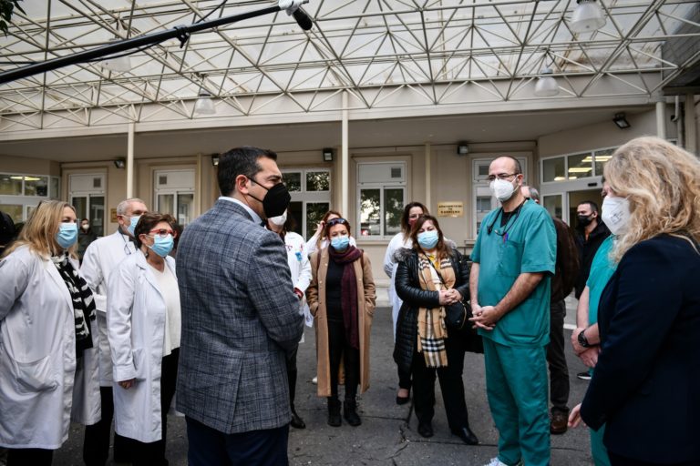 Α. Τσίπρας: Μια άλλη κυβέρνηση τη φετινή χρονιά για να στηρίξει το ΕΣΥ, γιατρούς και νοσηλευτές