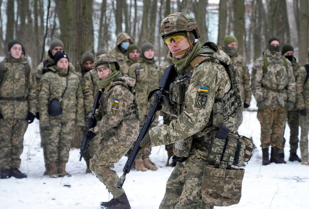 Oυκρανία: Υπό το φόβο εισβολής των Ρώσων οι νατοϊκοί σύμμαχοι την εξοπλίζουν – Αποκαλύψεις του Φόρειν Όφις