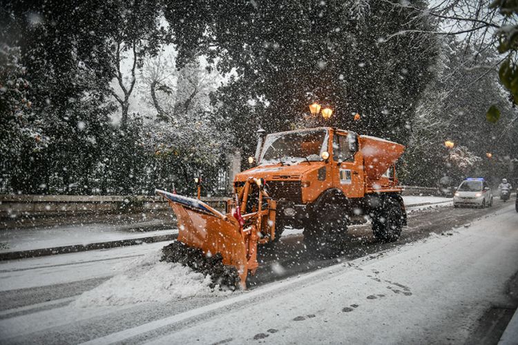 Αλυσίδες χρειάζονται σε σημεία του οδικού δικτύου της Πελλας, της Ημαθίας και της Χαλκιδικής