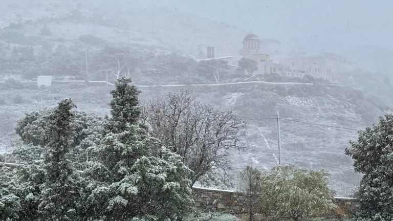 Χιονοπτώσεις στις Κυκλάδες και στην Κάρπαθο