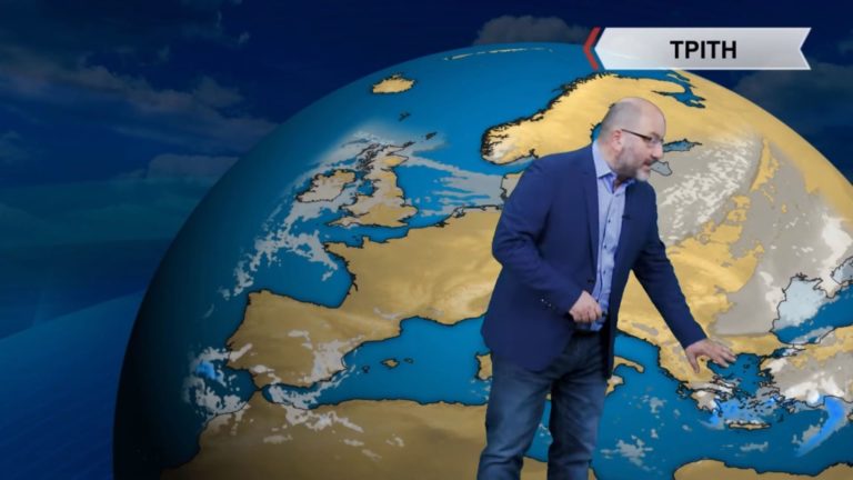 Ο καιρός με τον Σάκη Αρναούτογλου: Περισσότερες και πυκνότερες μπόρες χιονιού την Τρίτη, εξασθένηση από το μεσημέρι (video)