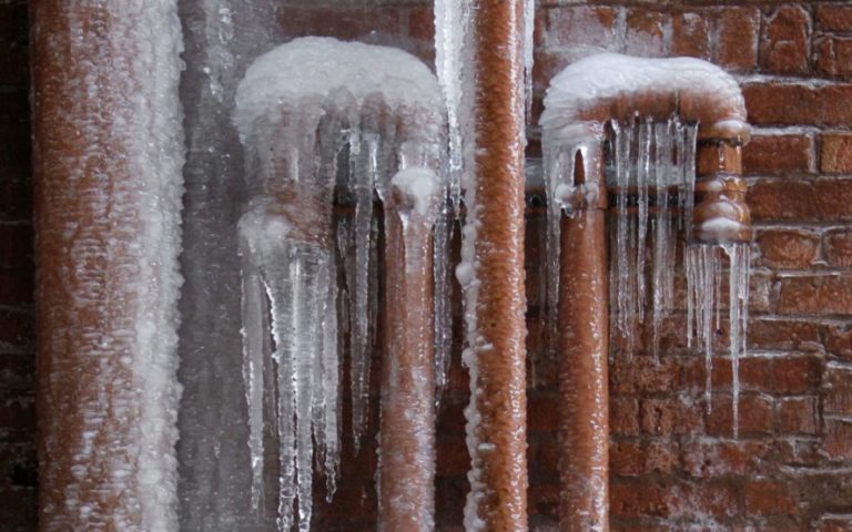 ΔΕΥΑΜΒ: Μέτρα προστασίας των οικιακών εγκαταστάσεων ύδρευσης από τον παγετό