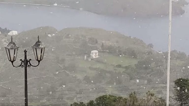 Την προσοχή των πολιτών λόγω των καιρικών συνθηκών εφιστά η Περιφέρεια Ν. Αιγαίου-Χιονίζει στην Πάτμο