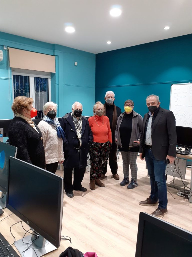 Δεκάδες αιτήσεις για τα σεμινάρια εκμάθησης Η/Υ στην τρίτη ηλικία