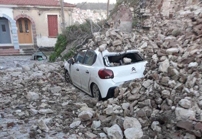 Λέσβος: Πτώση τοιχίου στη Μυτιλήνη και μικροπροβλήματα έφερε ο “Διομήδης”