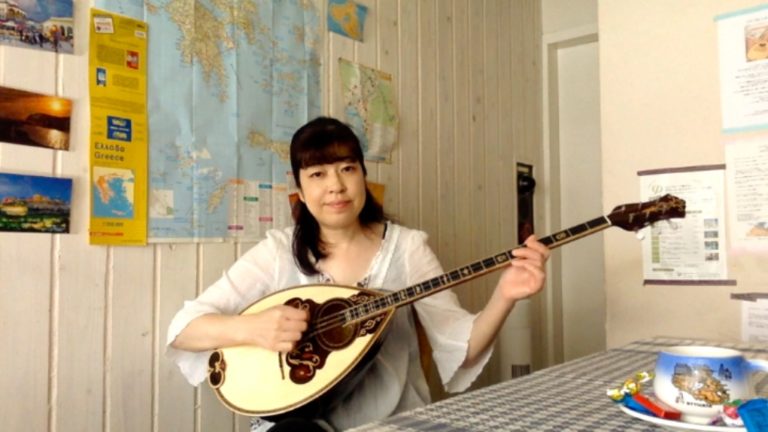 Η Γιαπωνέζα που λατρεύει το ρεμπέτικο!