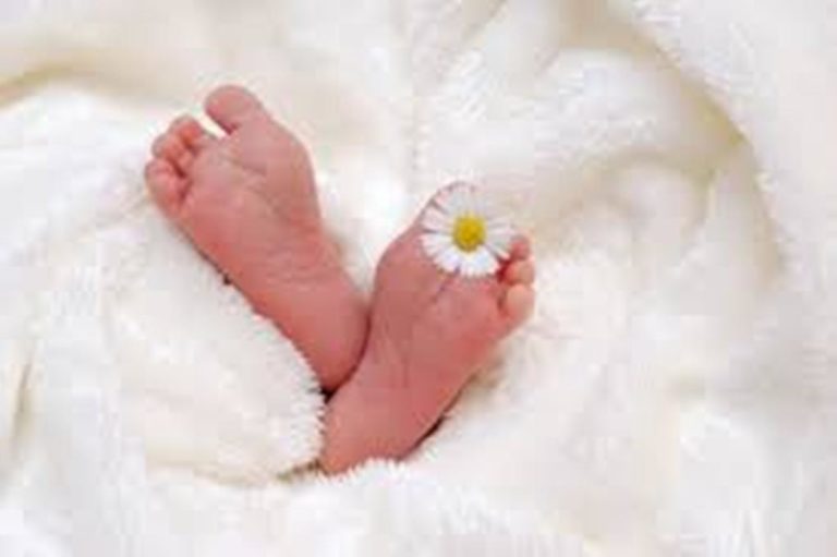 Σέρρες: Κοριτσάκι το πρώτο μωρό του 2022 – Είχαν χορηγηθεί μονοκλωνικά στη μητέρα του