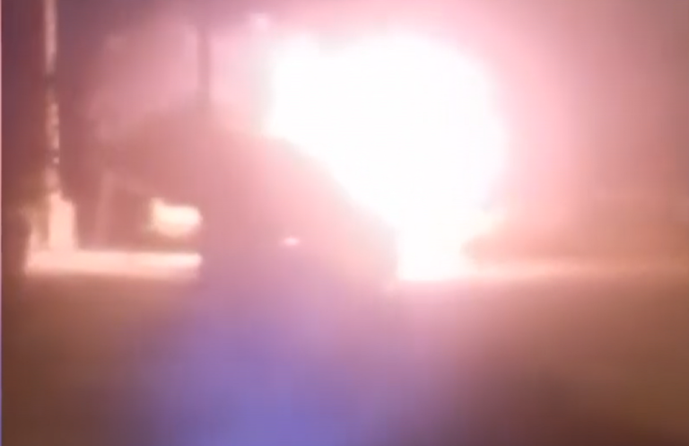 Παλλήνη: Φωτιά σε εν κινήσει λεωφορείο (video)