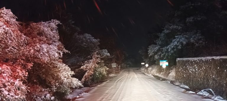 Πέπλο χιονιού σε Ανώγεια και Οροπέδιο – Ανοικτοί οι δρόμοι, κλειστά τα σχολεία (βίντεο)