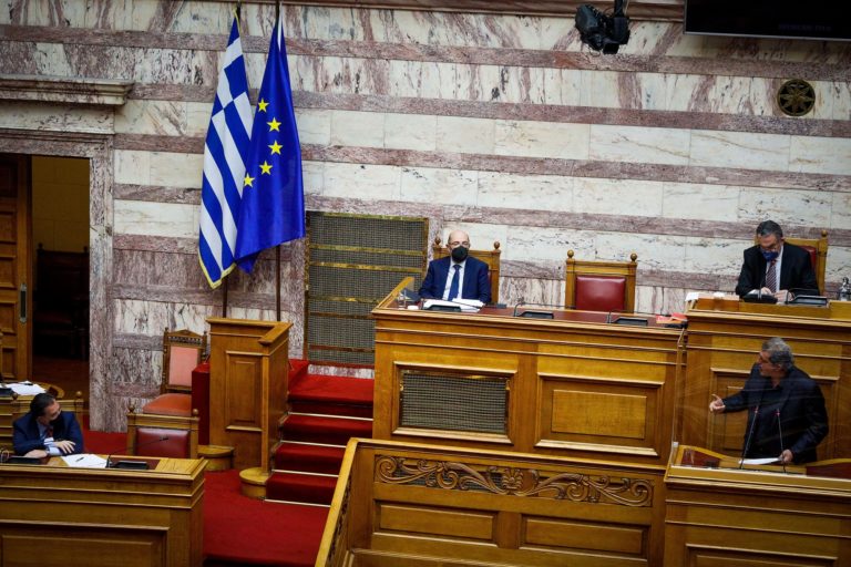 Διαχείριση πανδημίας: Σφοδρή αντιπαράθεση Κυβέρνησης – Αξιωματικής Αντιπολίτευσης