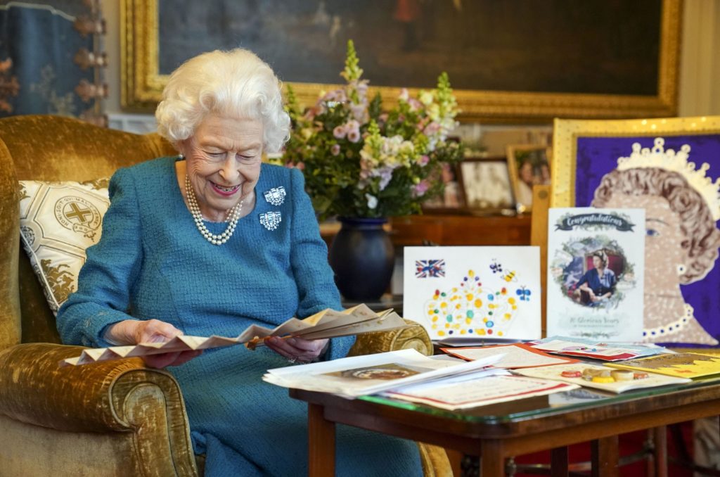 Ελισάβετ: 70 χρόνια Βασίλισσα – Το “δώρο” της στην Καμίλα