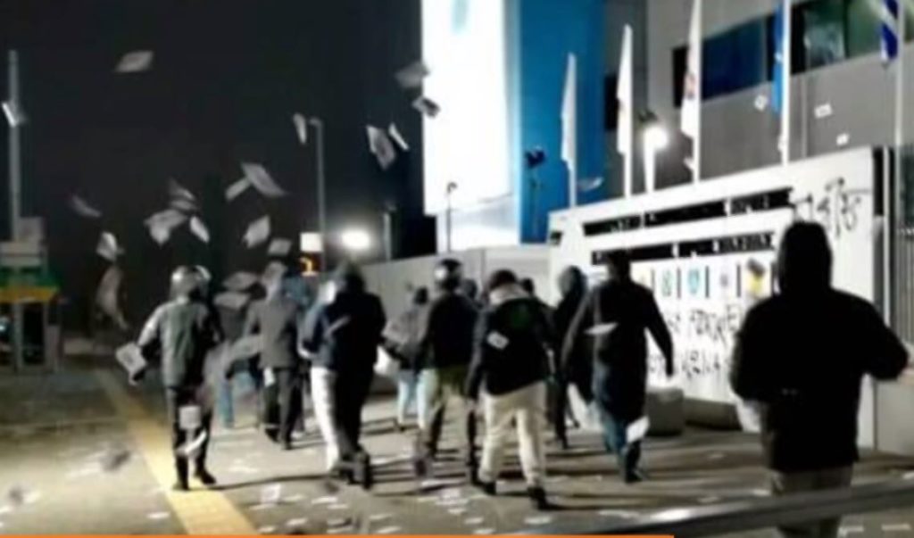 Παρέμβαση Ρουβίκωνα σε γραφεία της Αττικής Οδού – Οκτώ συλλήψεις από την ΕΛΑΣ (video)