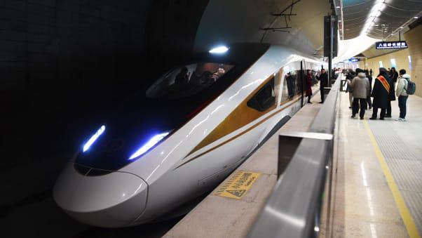 Το γρηγορότερο τρένο του κόσμου περνά 100 μέτρα κάτω από το Σινικό Τείχος