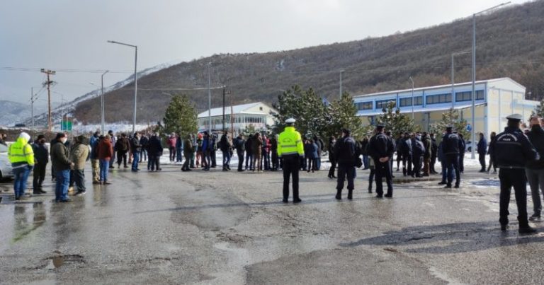 Κρυσταλλοπηγή: Απέκλεισαν τα σύνορα οι αγρότες – Ακολουθούν κινητοποιήσεις