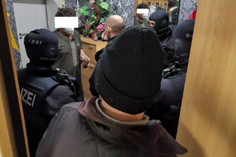 Εξαρθρώθηκε διεθνικό κύκλωμα διακίνησης μεταναστών: Η μέθοδος του «σωσία» και ο τρόπος δράσης