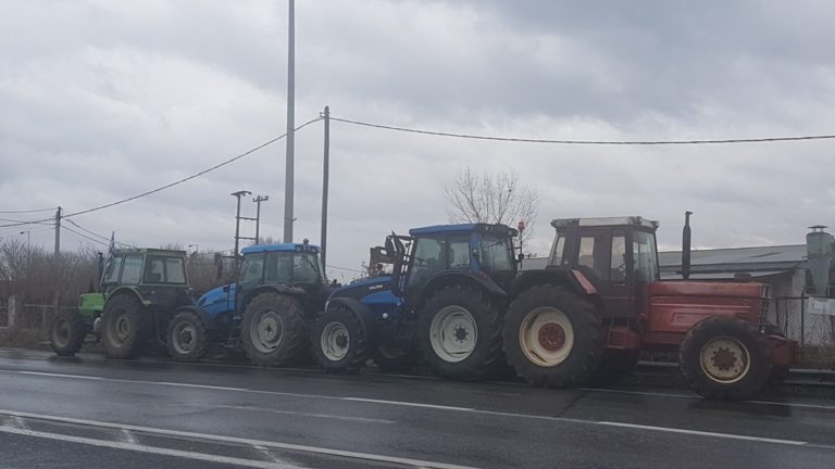 Σέρρες: «Ζεσταίνουν» τις μηχανές τους οι αγρότες