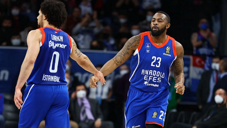 Euroleague: Η Εφές «διέλυσε» τη Μακάμπι, σπουδαία νίκη της Ζαλγκίρις κόντρα στη Ρεάλ