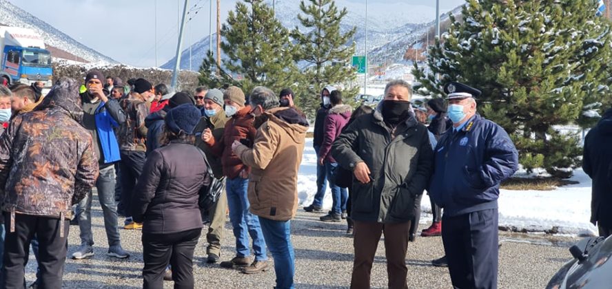 Eordaialive.com - Τα Νέα της Πτολεμαΐδας, Εορδαίας, Κοζάνης Κρυσταλλοπηγή: Απέκλεισαν τα σύνορα οι αγρότες – Ακολουθούν κινητοποιήσεις