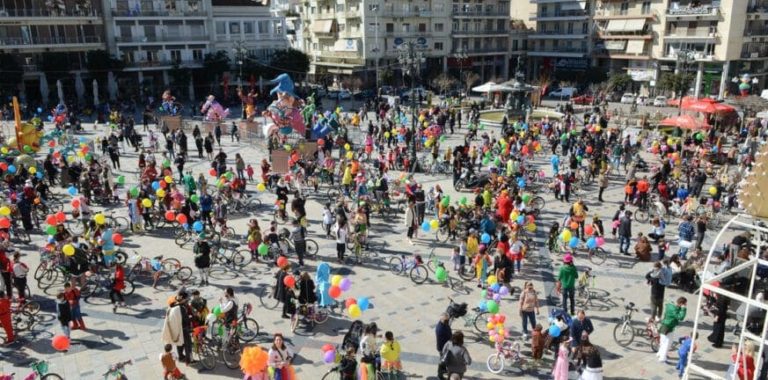 Ποδηλατάδα μεταμφιεσμένων στους δρόμους της Πάτρας