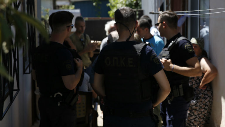 Ποινική δίωξη κατά αστυνομικού για τον μέχρι θανάτου ξυλοδαρμό 44χρονου Ρομά στο Μενίδι