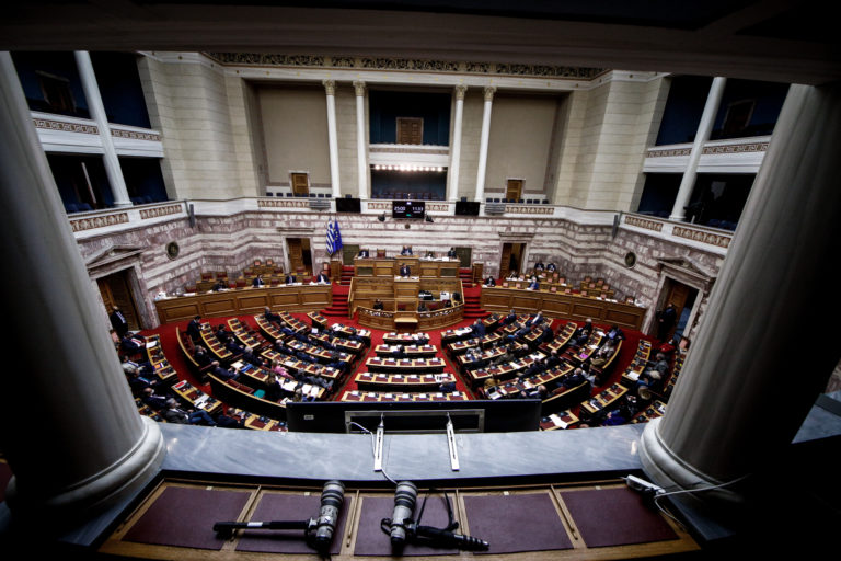 Βουλή: Χωρίς αριθμητικό περιορισμό οι συνεδριάσεις της Ολομέλειας