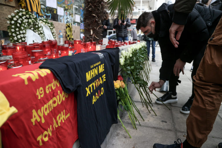 Άποψη: Νέα Ελληνική κοινωνία – Ο θάνατος του φιλάθλου