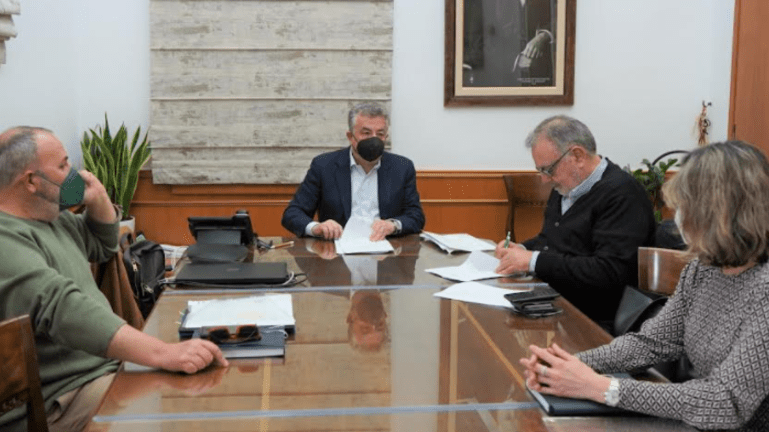 Κρήτη: Υπογραφή σύμβασης ύψους 1,5 εκ. ευρώ για την βελτίωση της παλιάς Εθνικής Οδού
