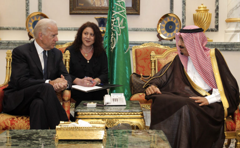 Τηλεφωνική συνομιλία βασιλιά Σαλμάν – Μπάιντεν για τις τελευταίες εξελίξεις στη Μέση Ανατολή