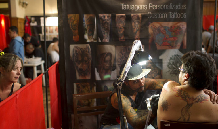 Τατουάζ: Ανησυχούν οι δερματολόγοι για τη ραγδαία αύξησή τους