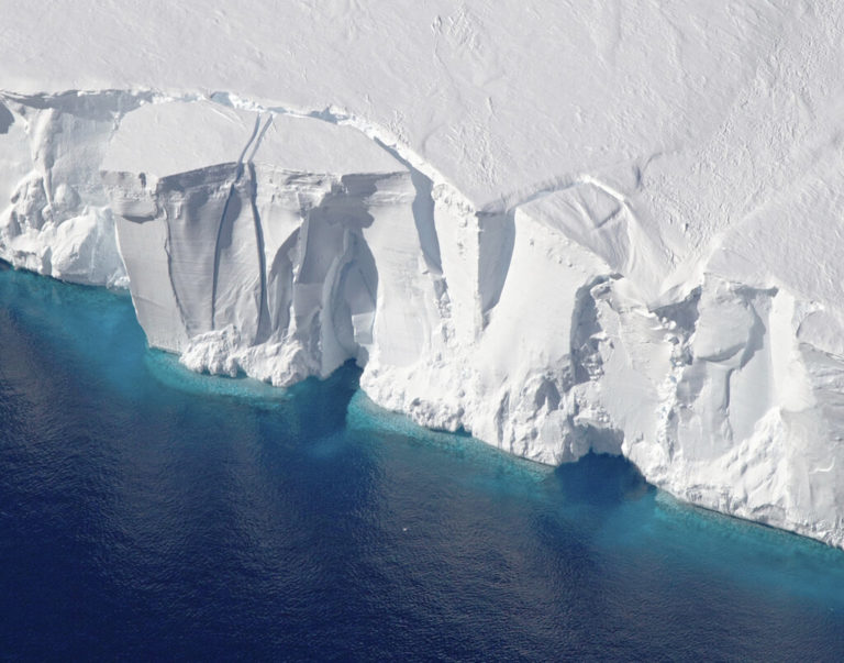 Μικρόβια της Ανταρκτικής που τρέφονται με πλαστικά θα μπορούσαν να λύσουν αυτή τη μορφή ρύπανσης