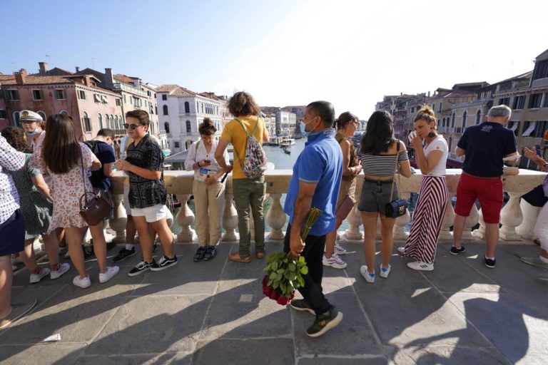 Ιταλία: Την 1η Απριλίου μάλλον η “Ημέρα Ελευθερίας” από την Covid-19 – Κρίσιμο σημείο Κυβερνητικής συνοχής το μέλλον του Green Pass
