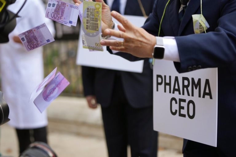 Διεθνής Αμνηστία: Κατηγορεί τις εταιρείες παραγωγής εμβολίων για απληστία και καταπάτηση ανθρωπίνων δικαιωμάτων