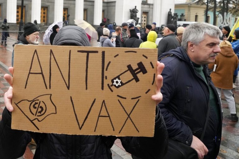 Έρευνα – Κορονοϊός: Η άρνηση των εμβολίων συνδέεται και με την ύπαρξη παιδικών τραυμάτων